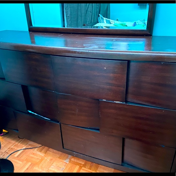 6 Drawer Dresser - Picture 4 of 4